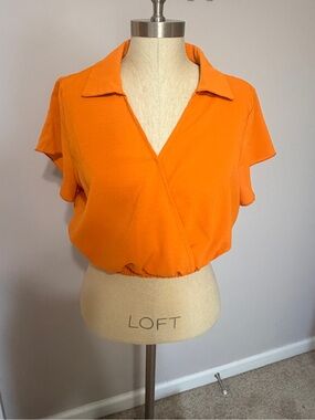 SHEIN Bright Orange Surplice Short Sleeve Crop Top